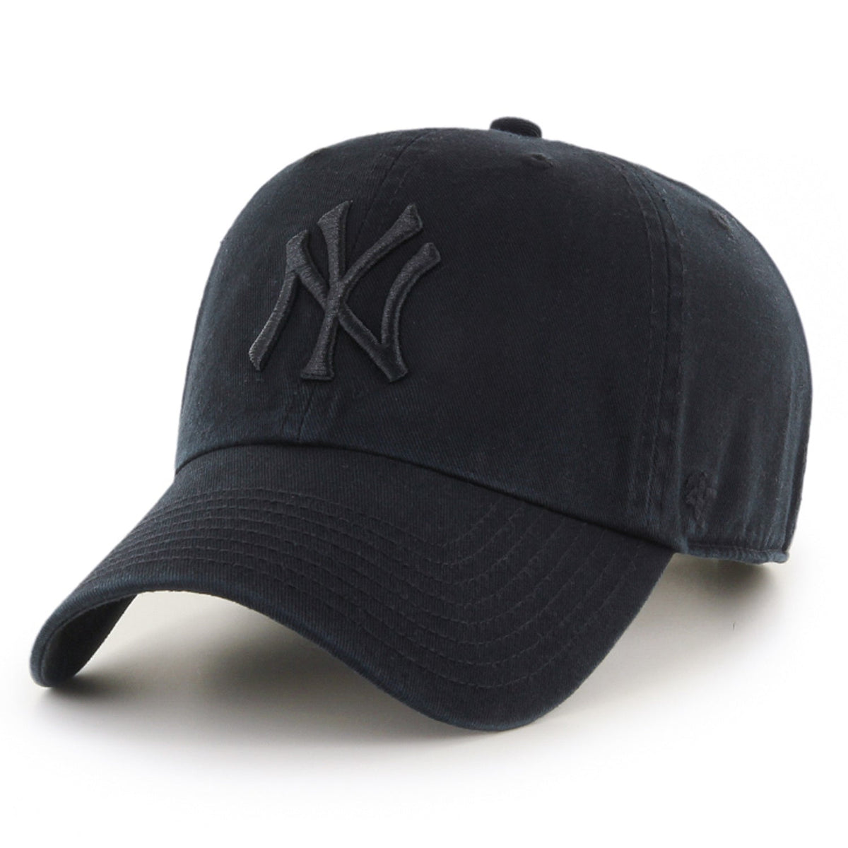 New York Yankees MLB Clean Up Black on Black Cap product image 1, provided for visual reference and product detail review